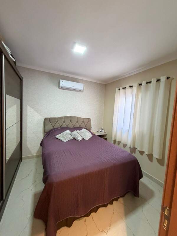 Casa em condomínio à venda no Flora Ville: 