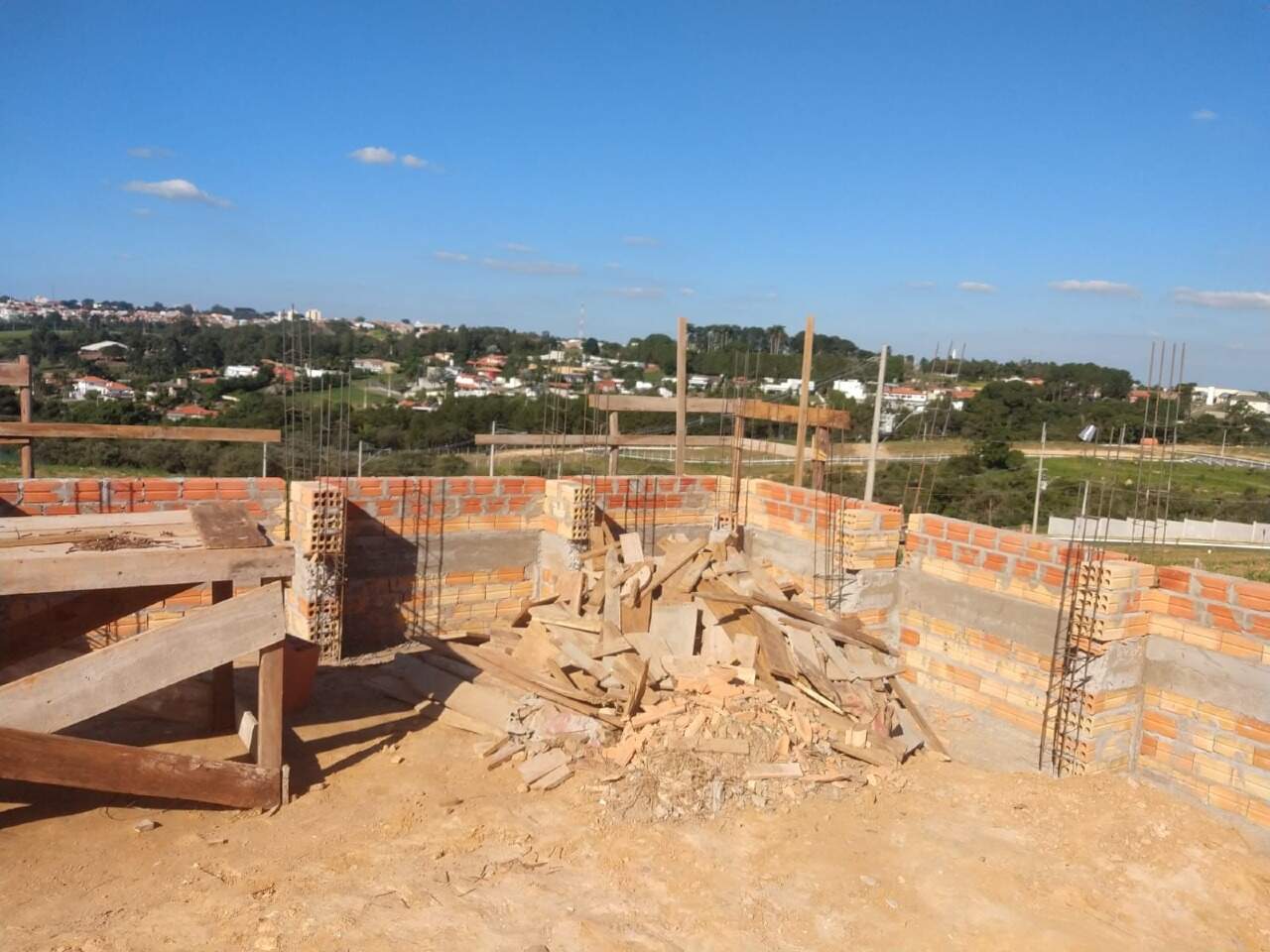 Terreno à venda no Loteamento Reserva dos Ipês: 