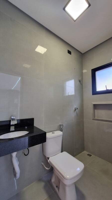 Casa em condomínio à venda no Portal Ville Jardins: 