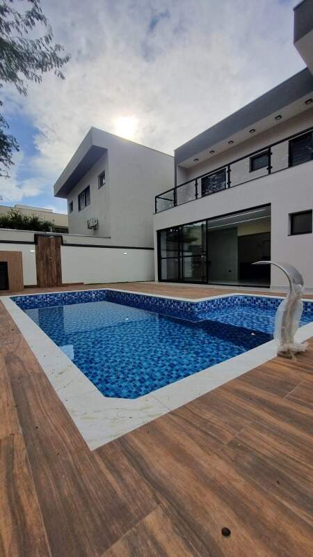 Casa em condomínio à venda no Portal Ville Jardins: 