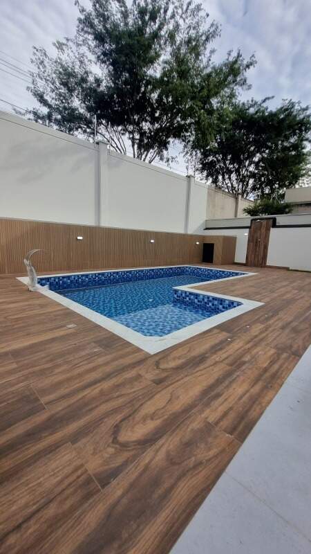 Casa em condomínio à venda no Portal Ville Jardins: 