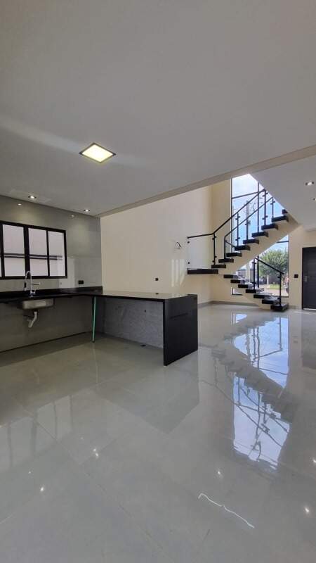 Casa em condomínio à venda no Portal Ville Jardins: 