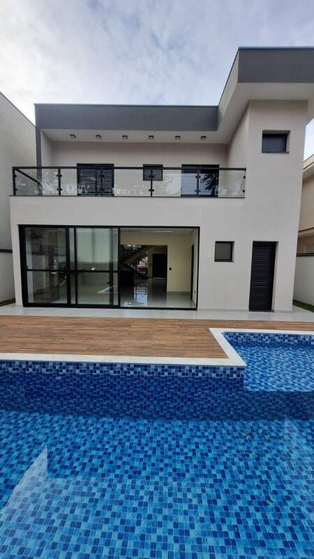 Casa em condomínio à venda no Portal Ville Jardins: 