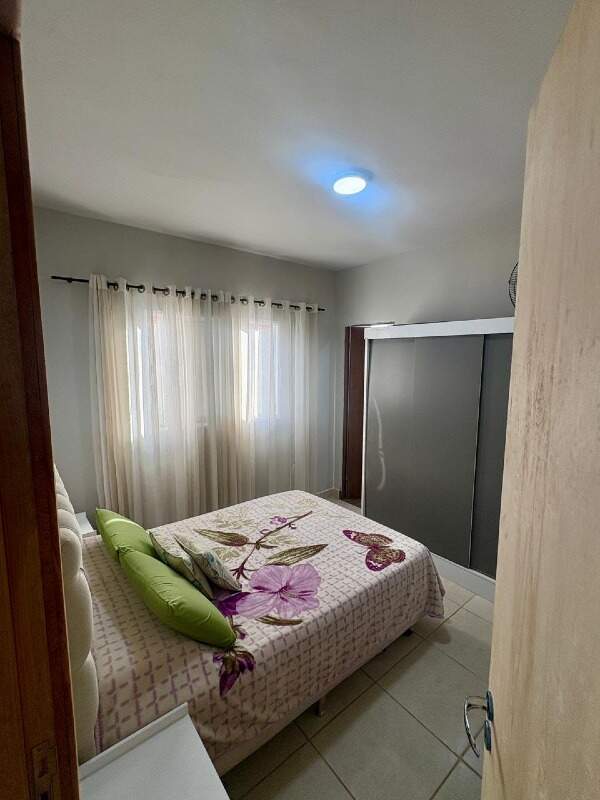 Casa em condomínio à venda no Flora Ville: 