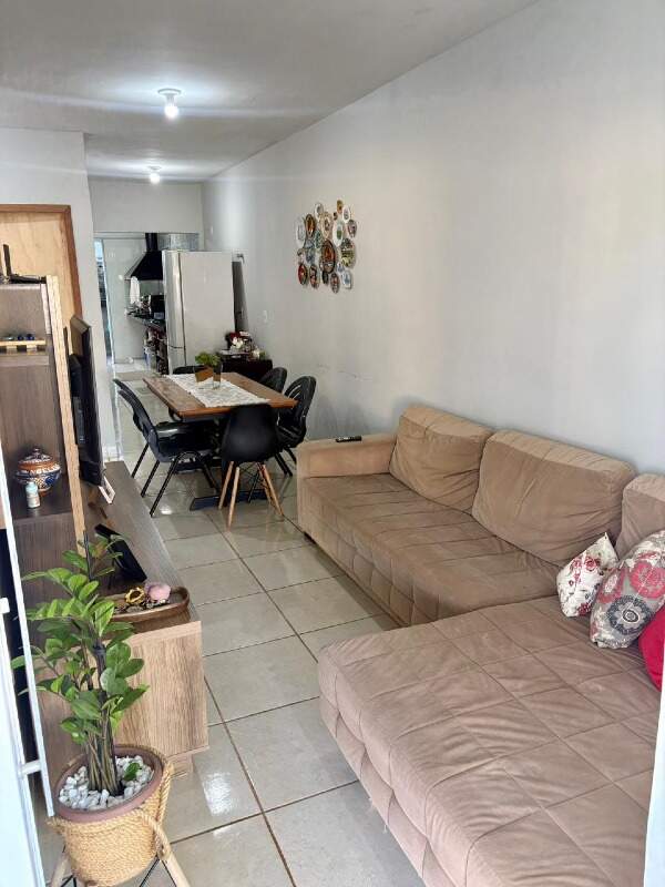 Casa em condomínio à venda no Flora Ville: 