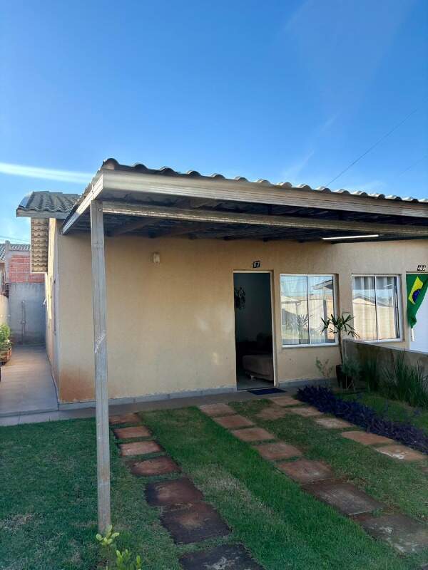 Casa em condomínio à venda no Flora Ville: 