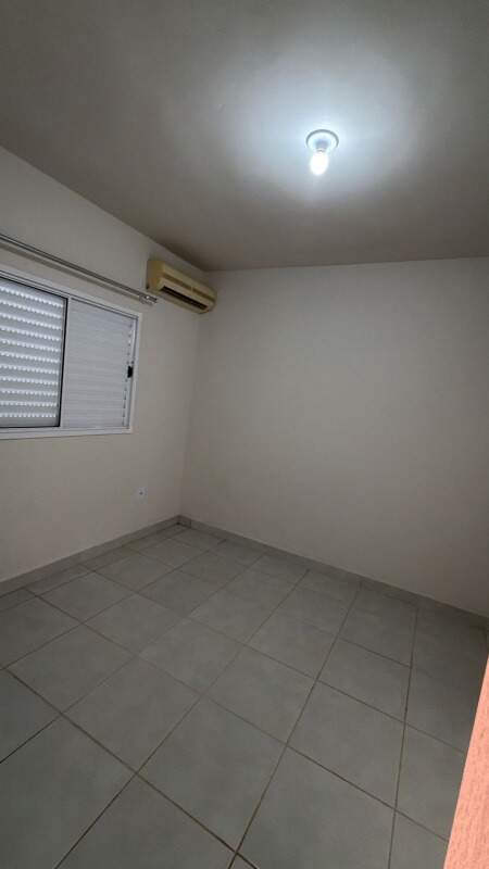 Casa em condomínio para aluguel no Flora Ville: 