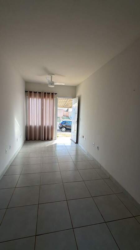Casa em condomínio para aluguel no Flora Ville: 