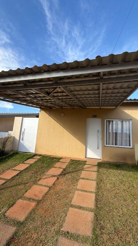 Casa em condomínio para aluguel no Flora Ville: 