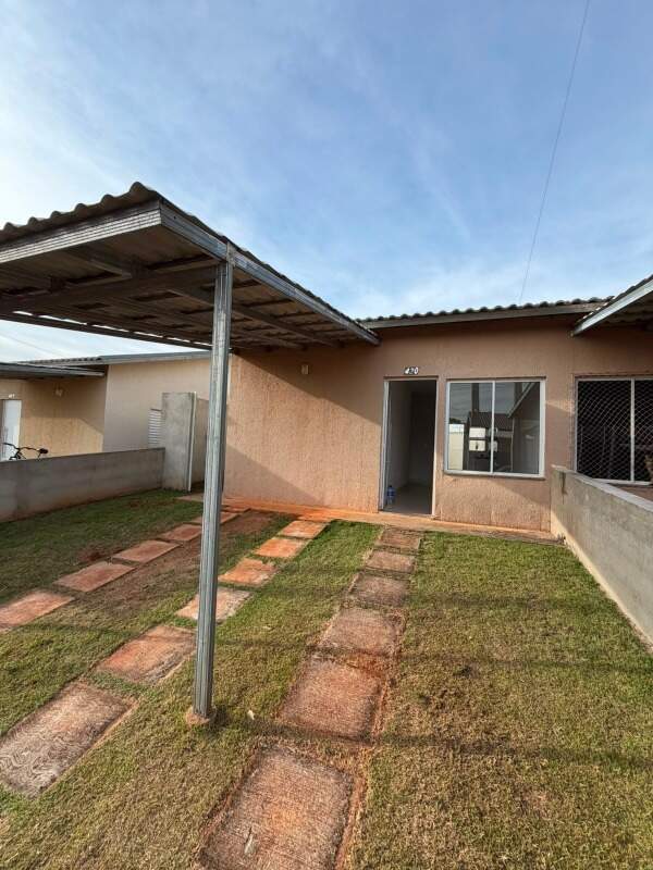 Casa em condomínio para aluguel no Flora Ville: 