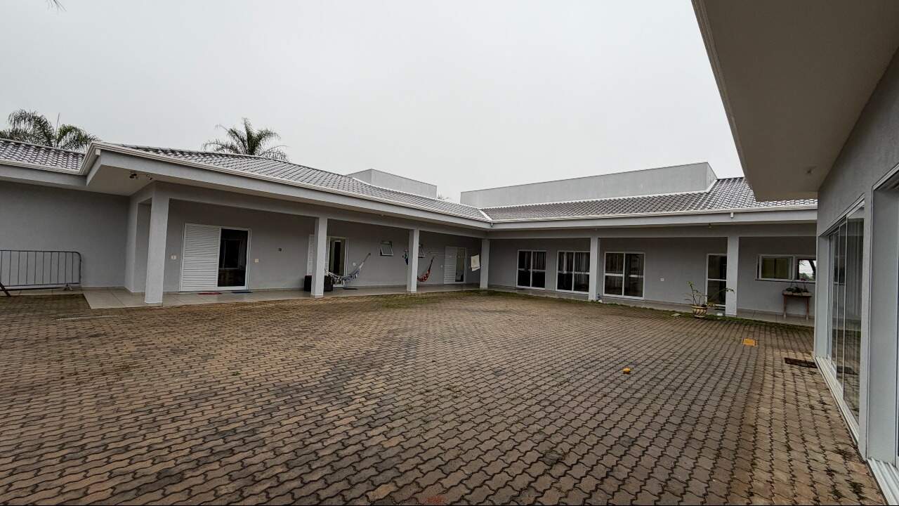 Casa em condomínio à venda no Fazenda Castelo: 