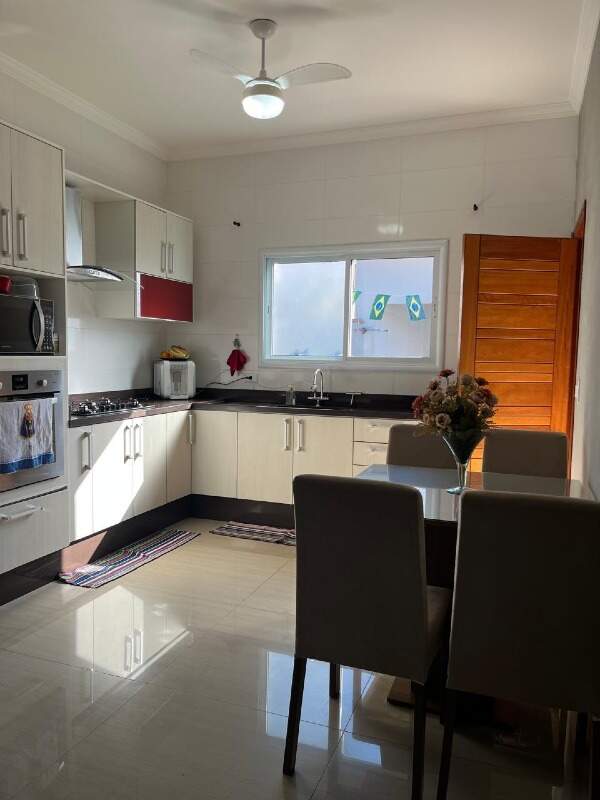 Casa para aluguel no Residencial Água Branca: 