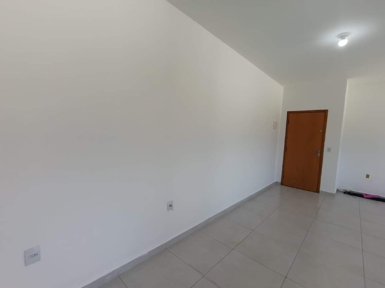 Sala para aluguel no Portal dos Pássaros I: 