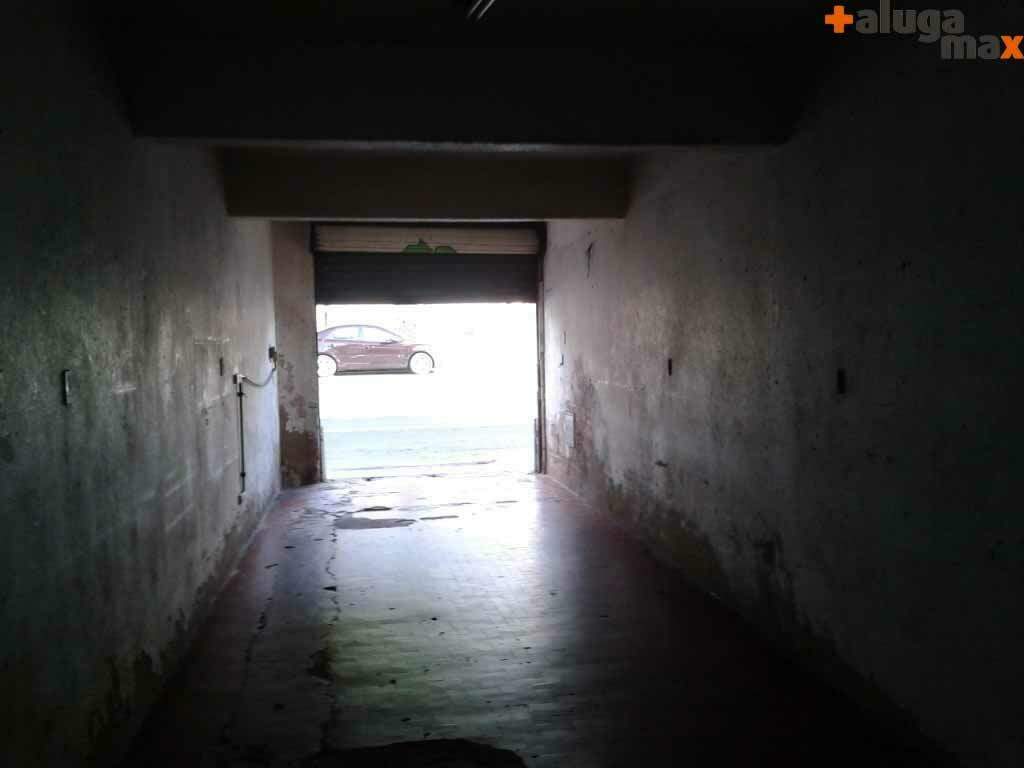 Loja para aluguel no Carlos Prates: corredor loja 