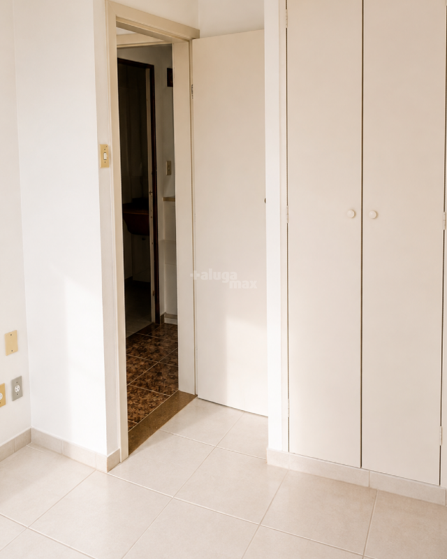 Casa geminada para aluguel no Estoril: 