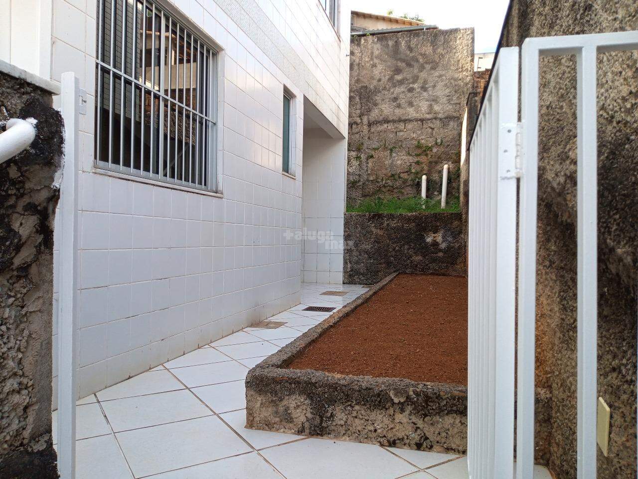 Apartamento para aluguel no Estoril: ENTRADA