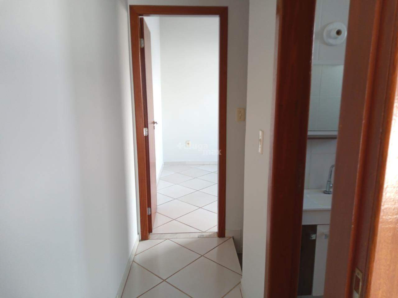 Apartamento para aluguel no Estoril: CIRCULAÇÃO