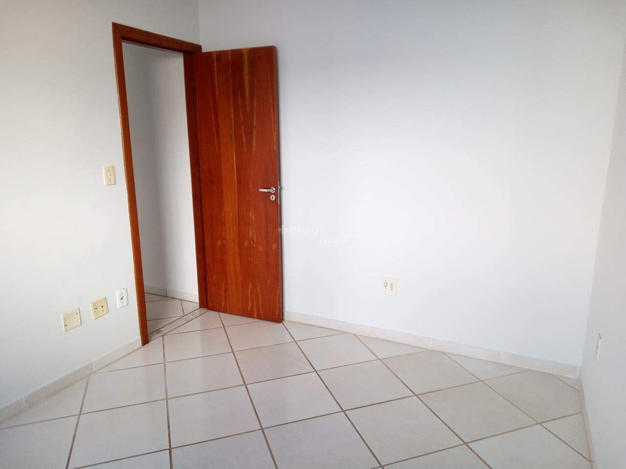 Apartamento para aluguel no Estoril: QUARTO 01 