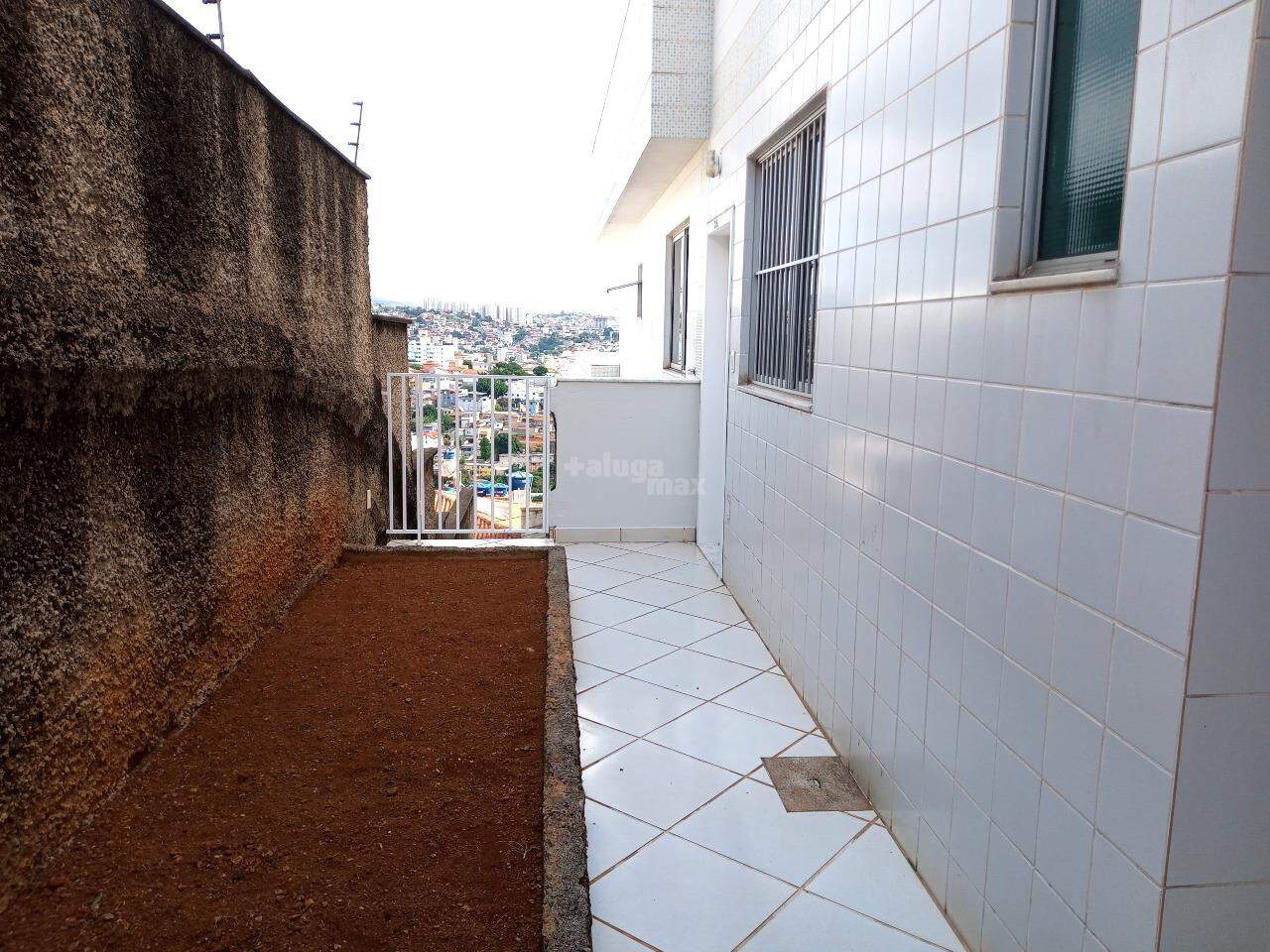 Apartamento para aluguel no Estoril: ENTRADA