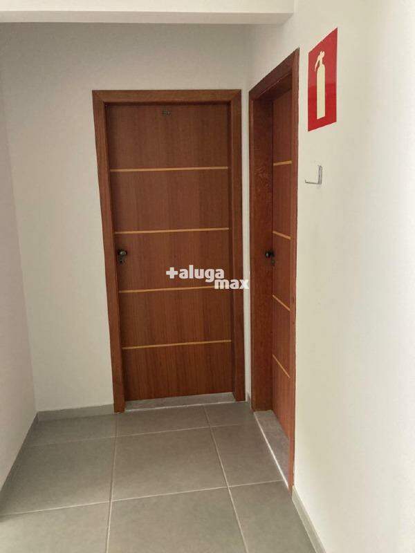 Cobertura para aluguel no Estoril: Porta de entrada