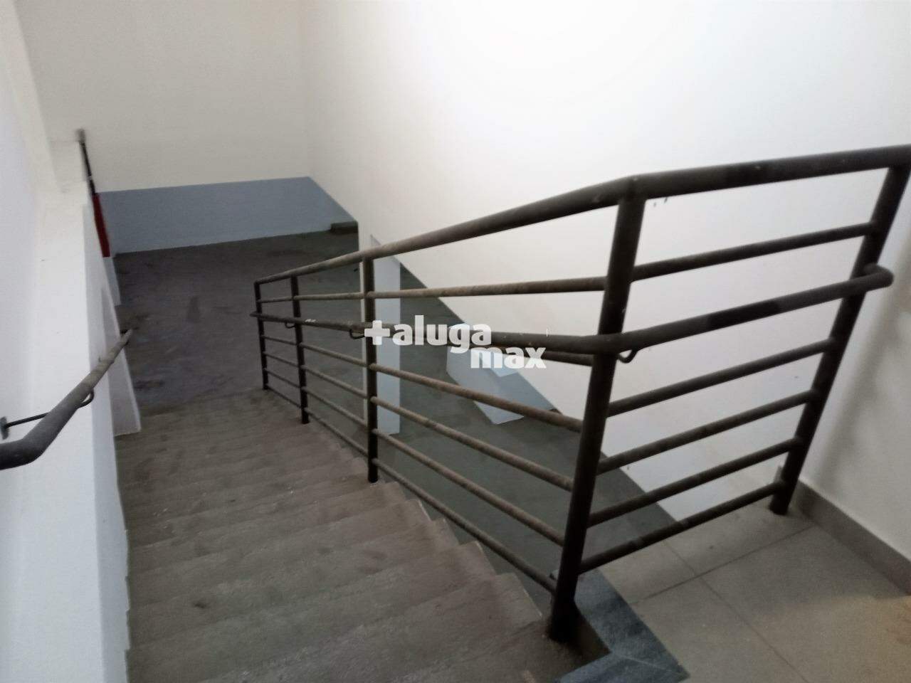 Loja para aluguel no Alto Vera Cruz: ESCADA
