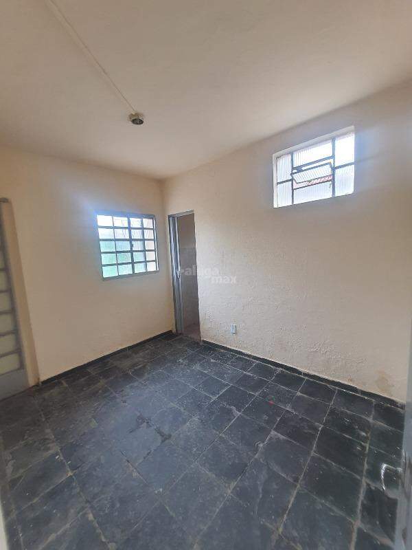 Casa para aluguel no Goiânia: 