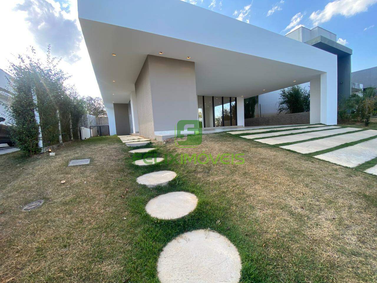 Casa para aluguel no Gran Royalle: 