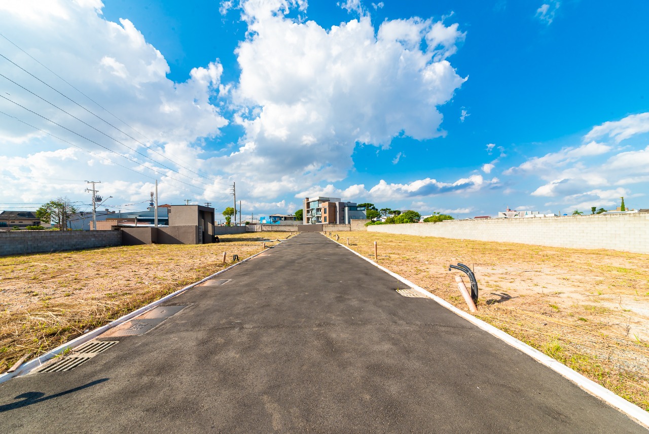 Lote em condomínio à venda no Novo Mundo: 