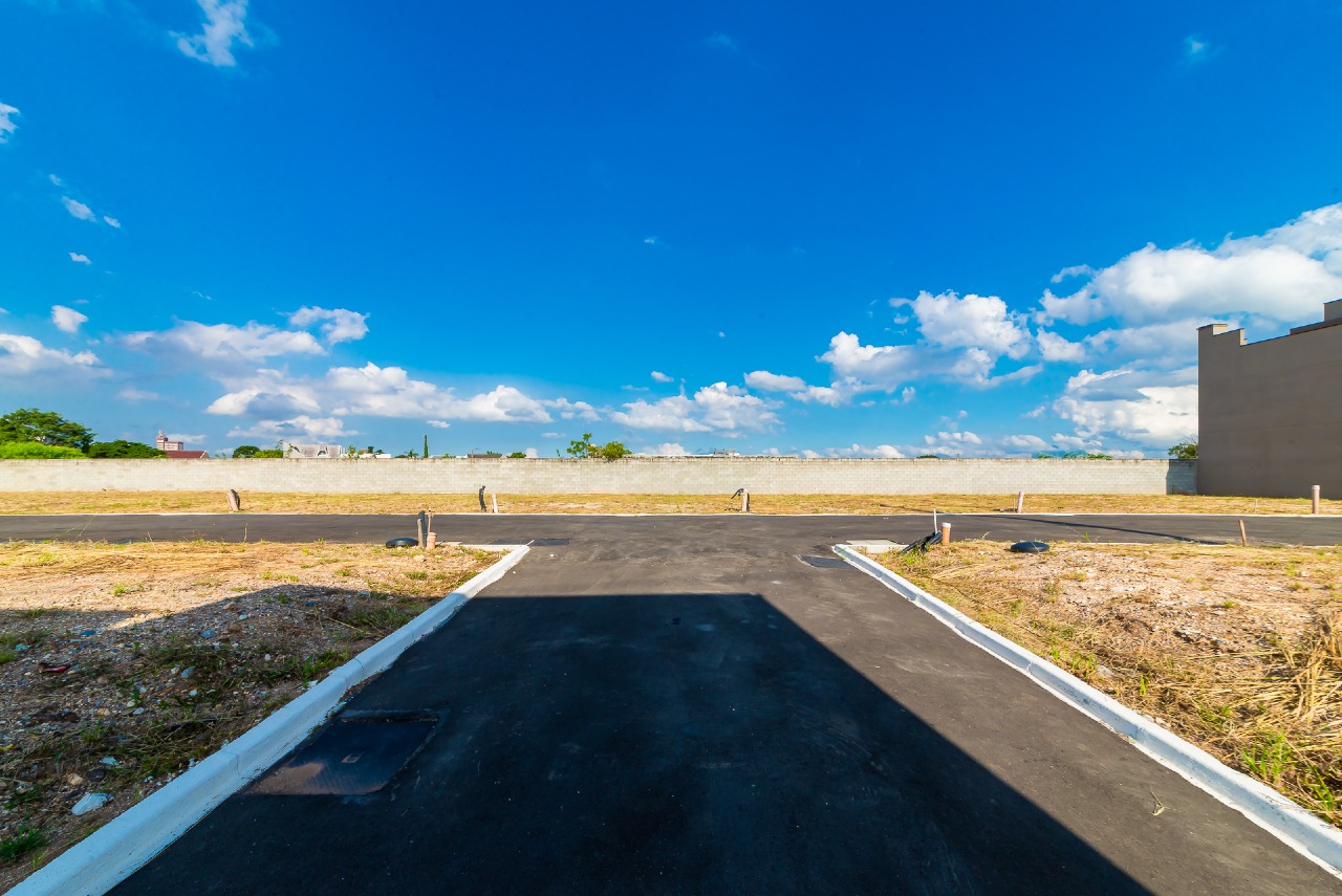 Lote em condomínio à venda no Novo Mundo: 