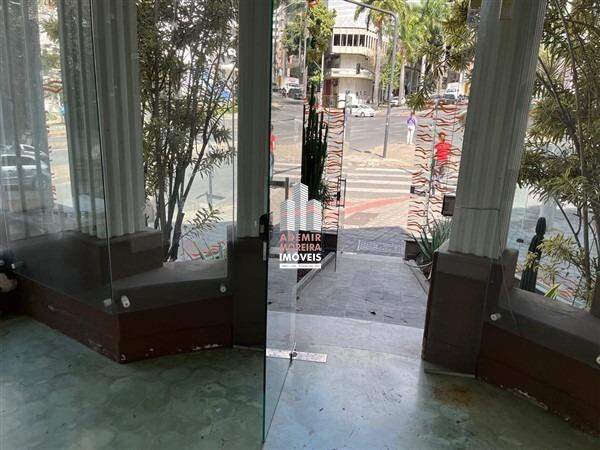 CASA COMERCIAL para aluguel no Funcionários: 