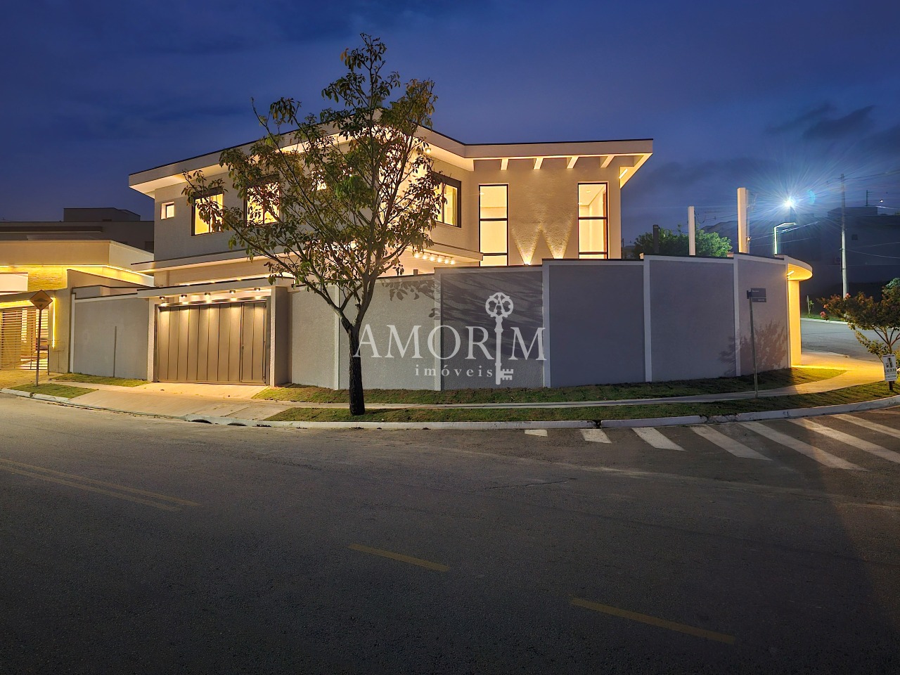 Casa em Condomínio À Venda Com 4 Suítes Piscina e 3 Vagas em Santana de Parnaíba/Sp - Casa Modelo