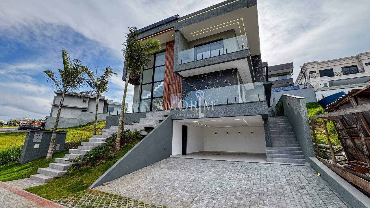 Casa de Alto Padrão em Condomínio Com 4 Suítes e Piscina em Santana de Parnaíba/Sp