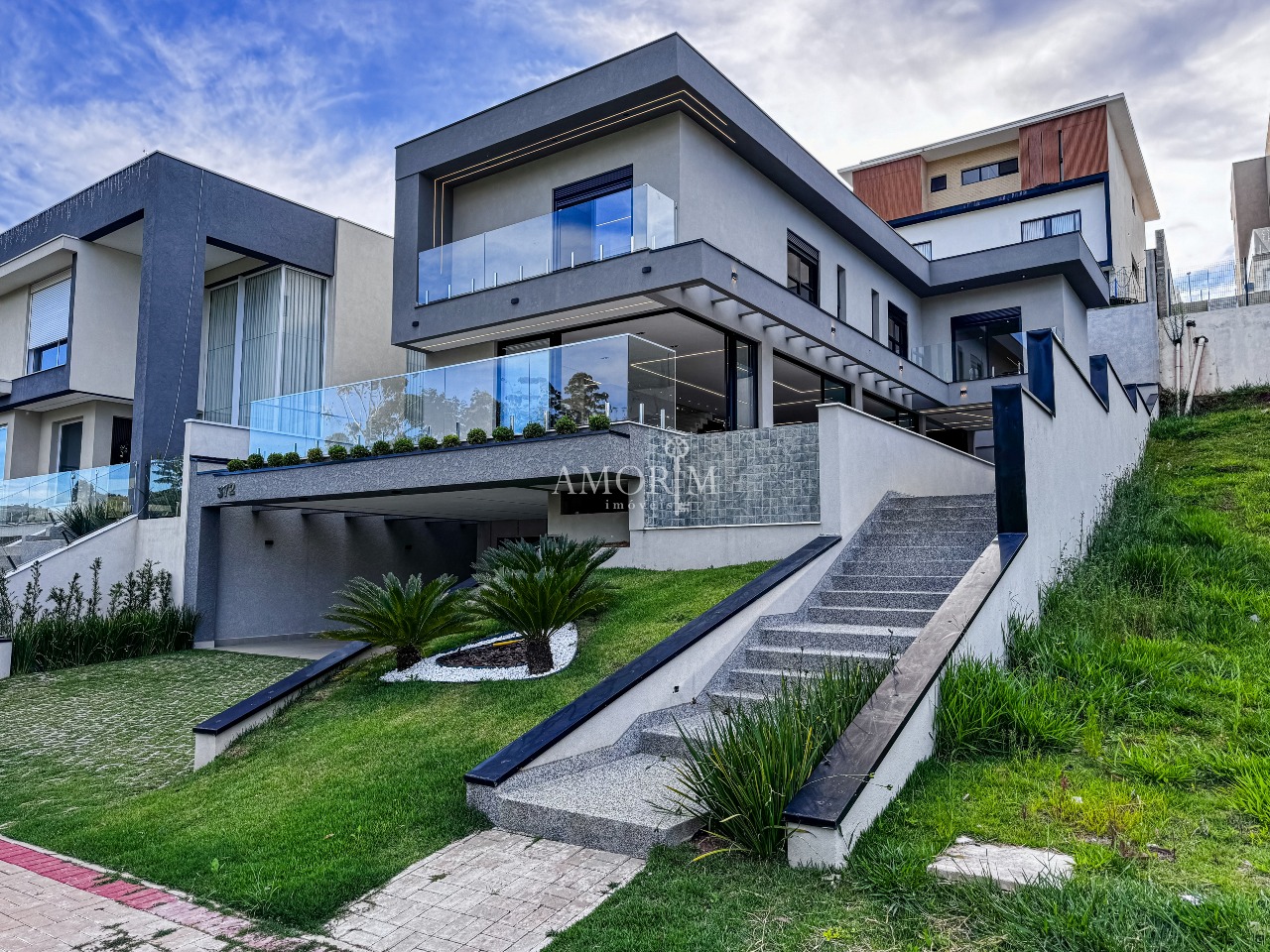 Casa Semi Mobiliada em Condomínio À Venda NO Itahyê Com 4 Suítes Piscina e 4 Vagas