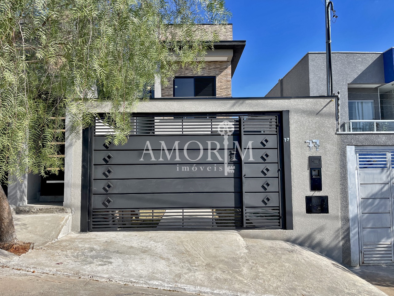 Linda e Nova Casa a Venda no Condomínio Nova Jaguari em Santana de Parnaíba - 03 Quartos 01 Suíte 02 Vagas