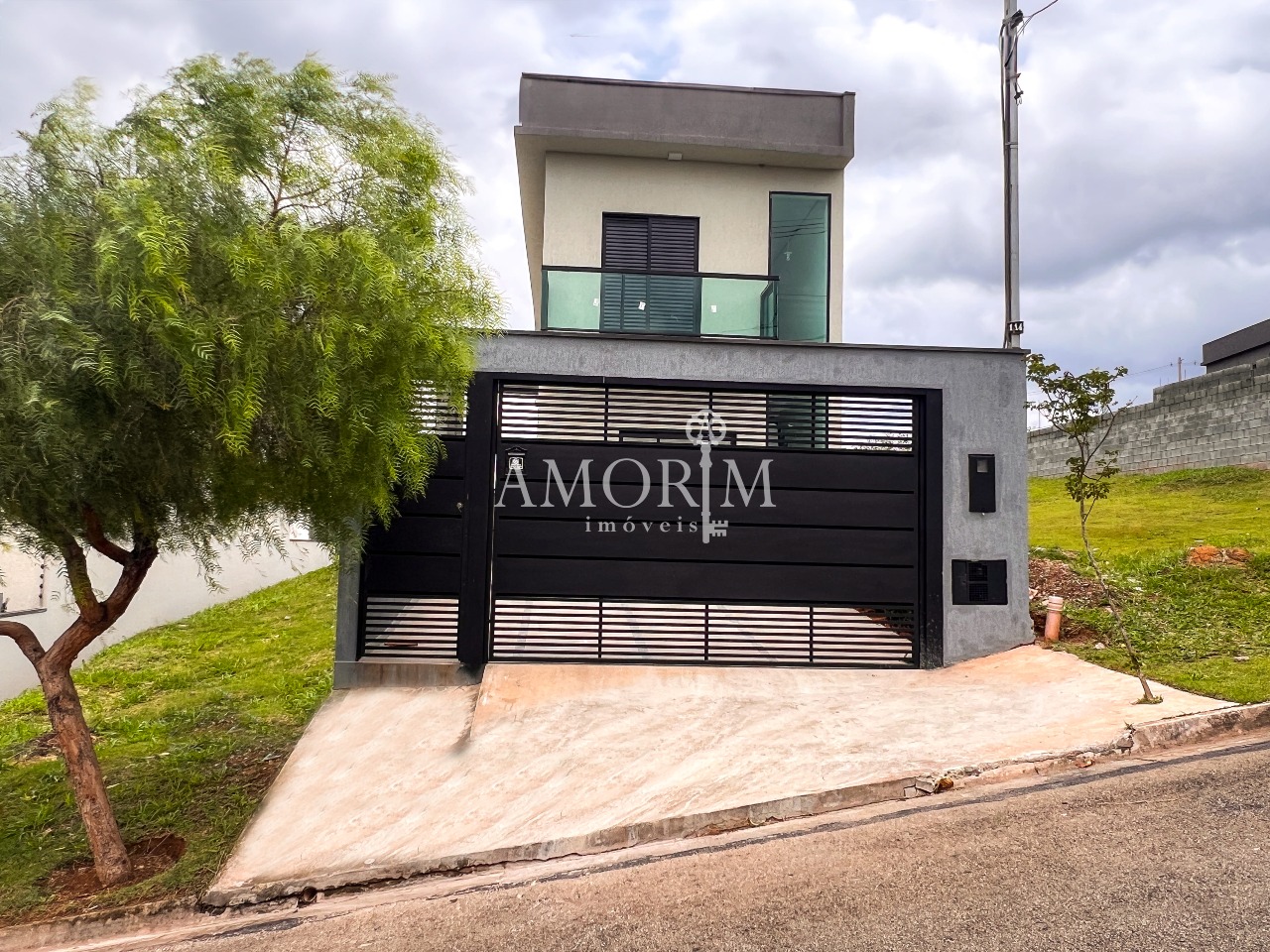 Casa em Condomínio Fechado Com 3 Dormitórios e Piscina - Nova Jaguari
