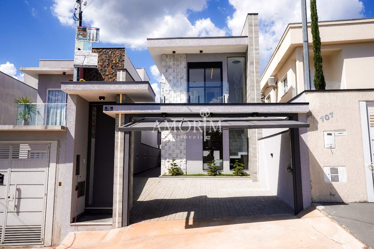 Casa À Venda Com 3 Quartos 2 Vagas em Santana de Parnaíba