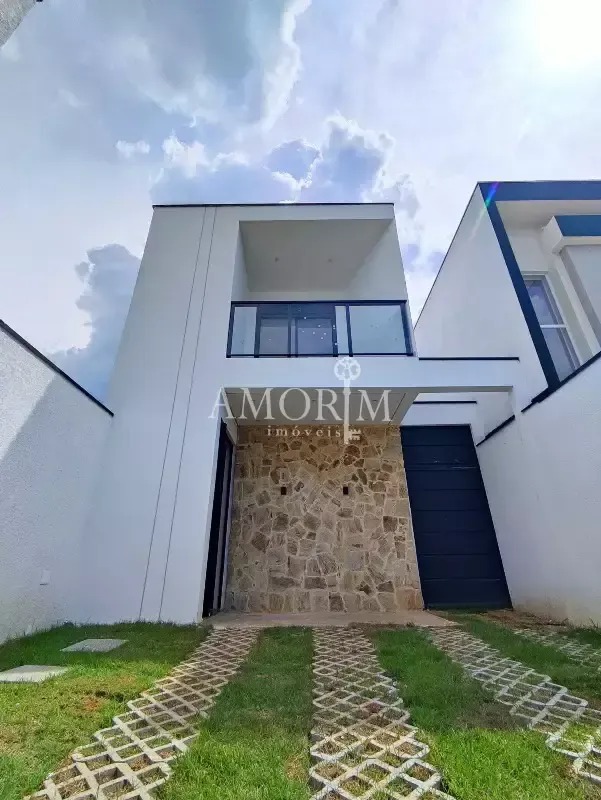 Casa em Condomínio À Venda Com 3 Quartos 1 Suíte e 2 Vagas em Santana de Parnaíba/Sp