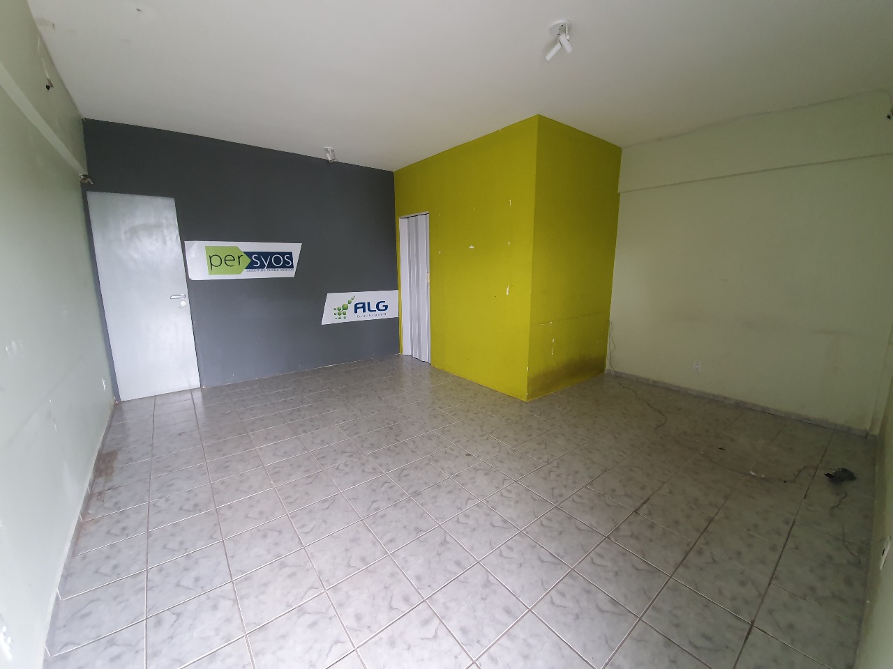 Sala para aluguel no Cordeiro: 