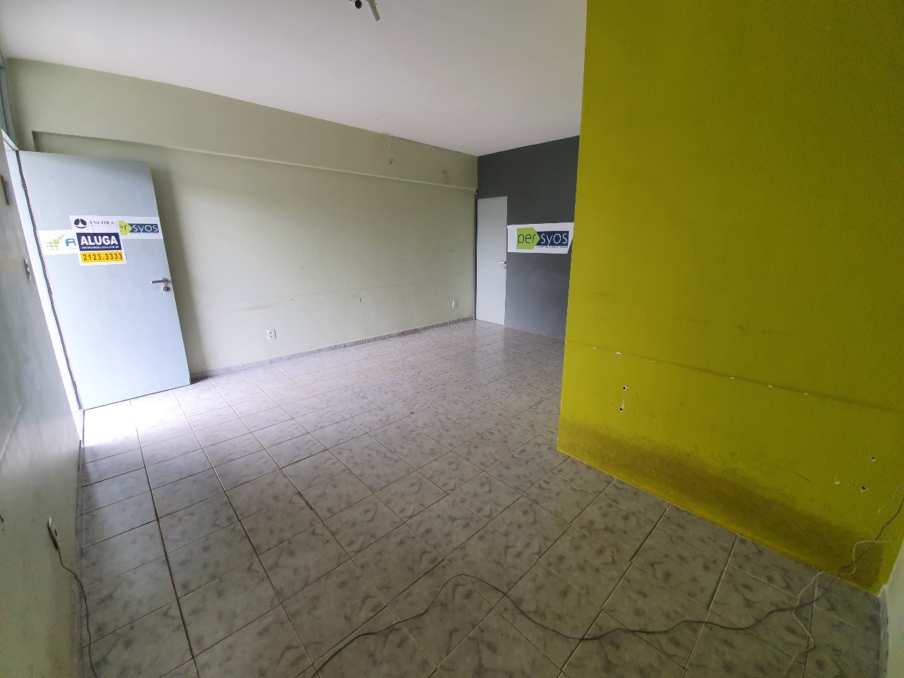 Sala para aluguel no Cordeiro: 