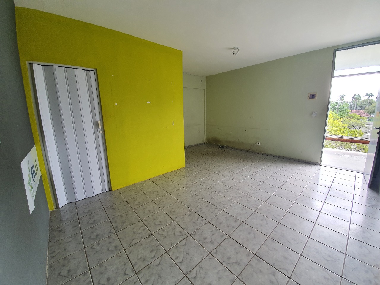 Sala para aluguel no Cordeiro: 