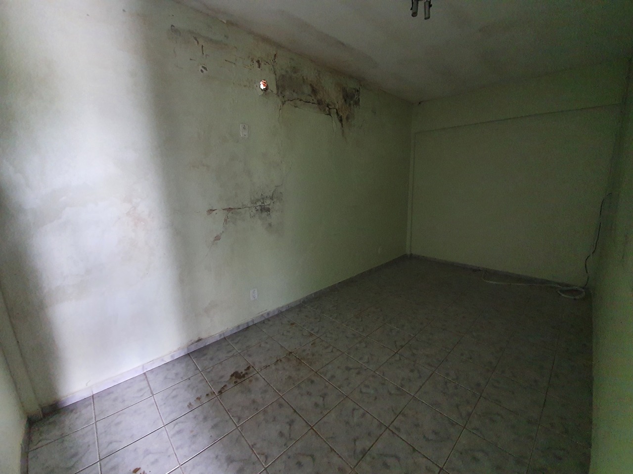 Sala para aluguel no Cordeiro: 