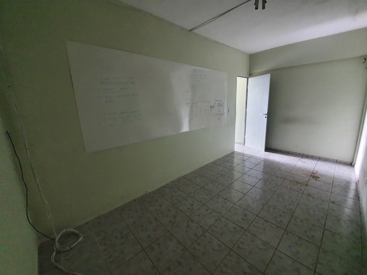 Sala para aluguel no Cordeiro: 