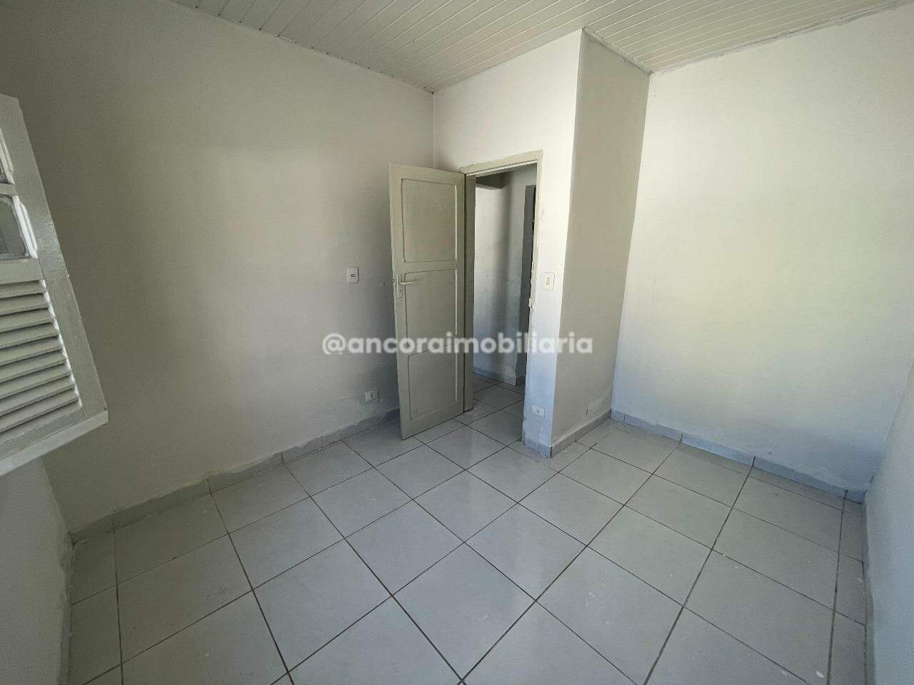 Casa para aluguel no Barro: 