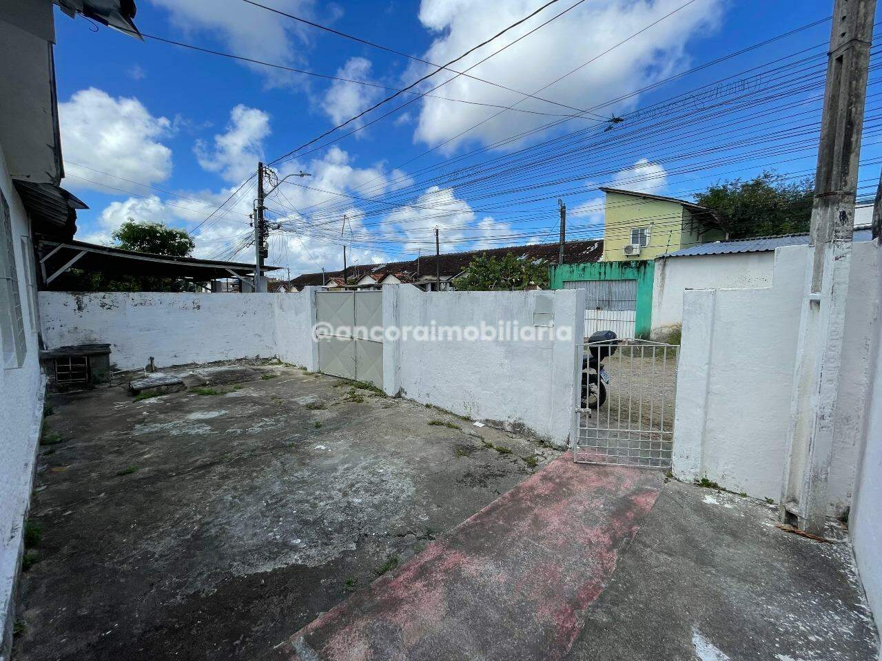 Casa para aluguel no Barro: 