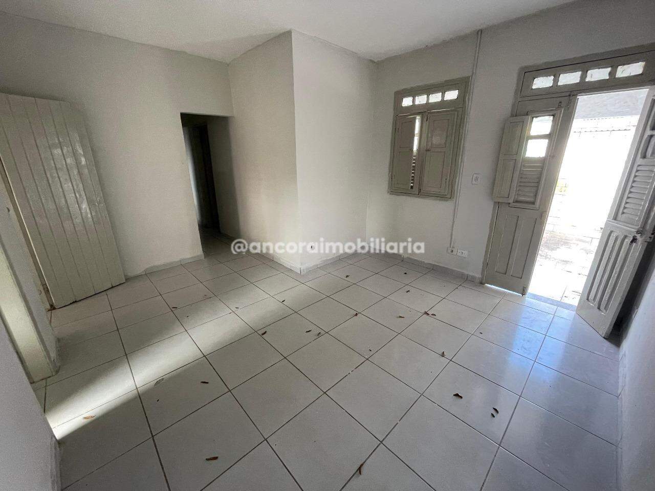 Casa para aluguel no Barro: 