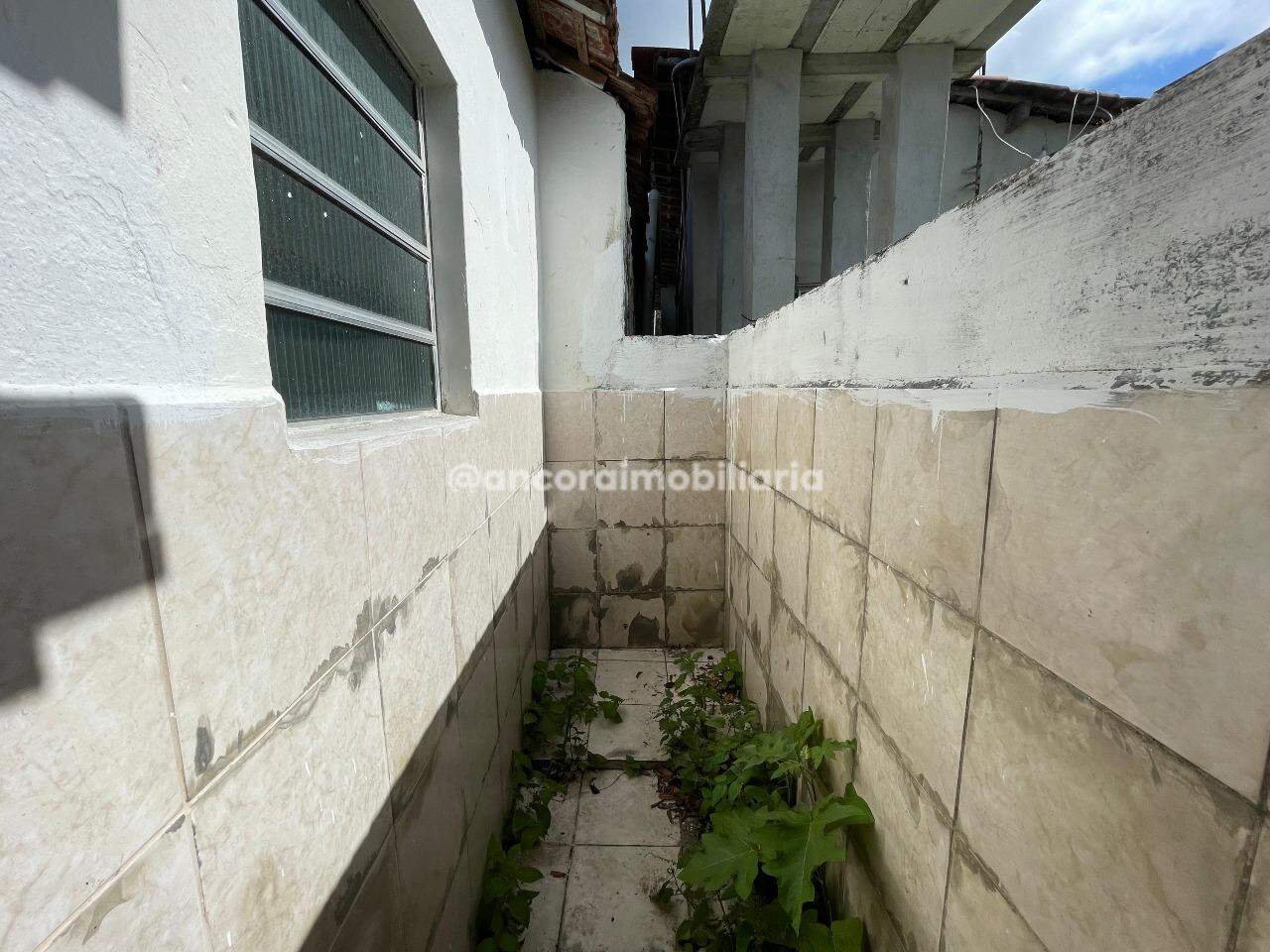 Casa para aluguel no Barro: 