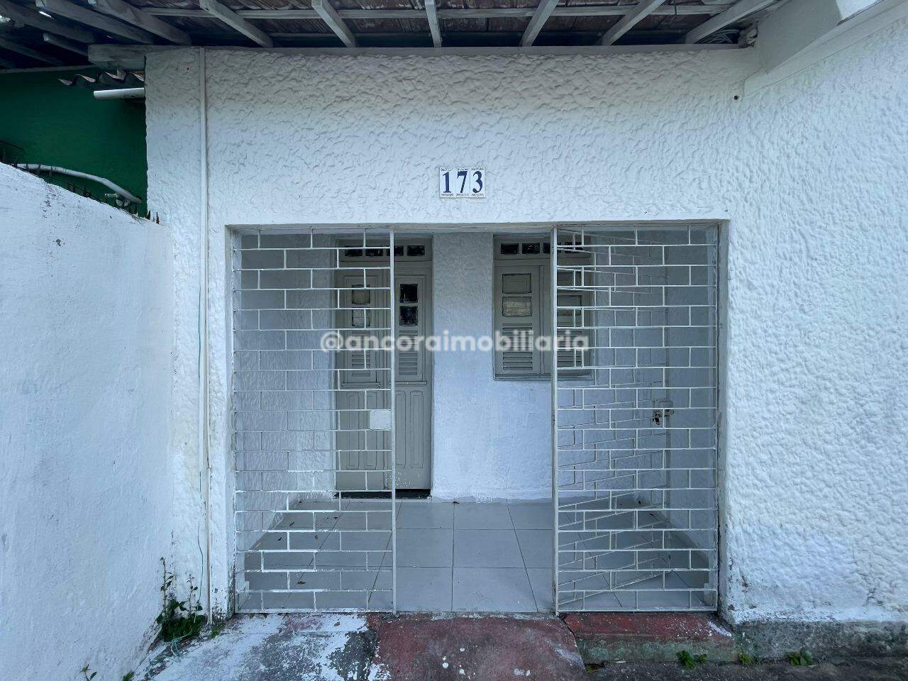 Casa para aluguel no Barro: 
