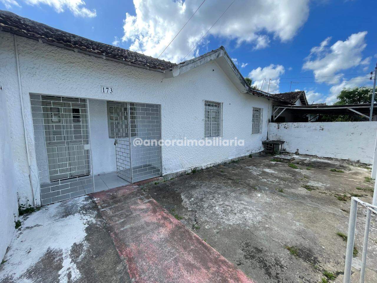 Casa para aluguel no Barro: 