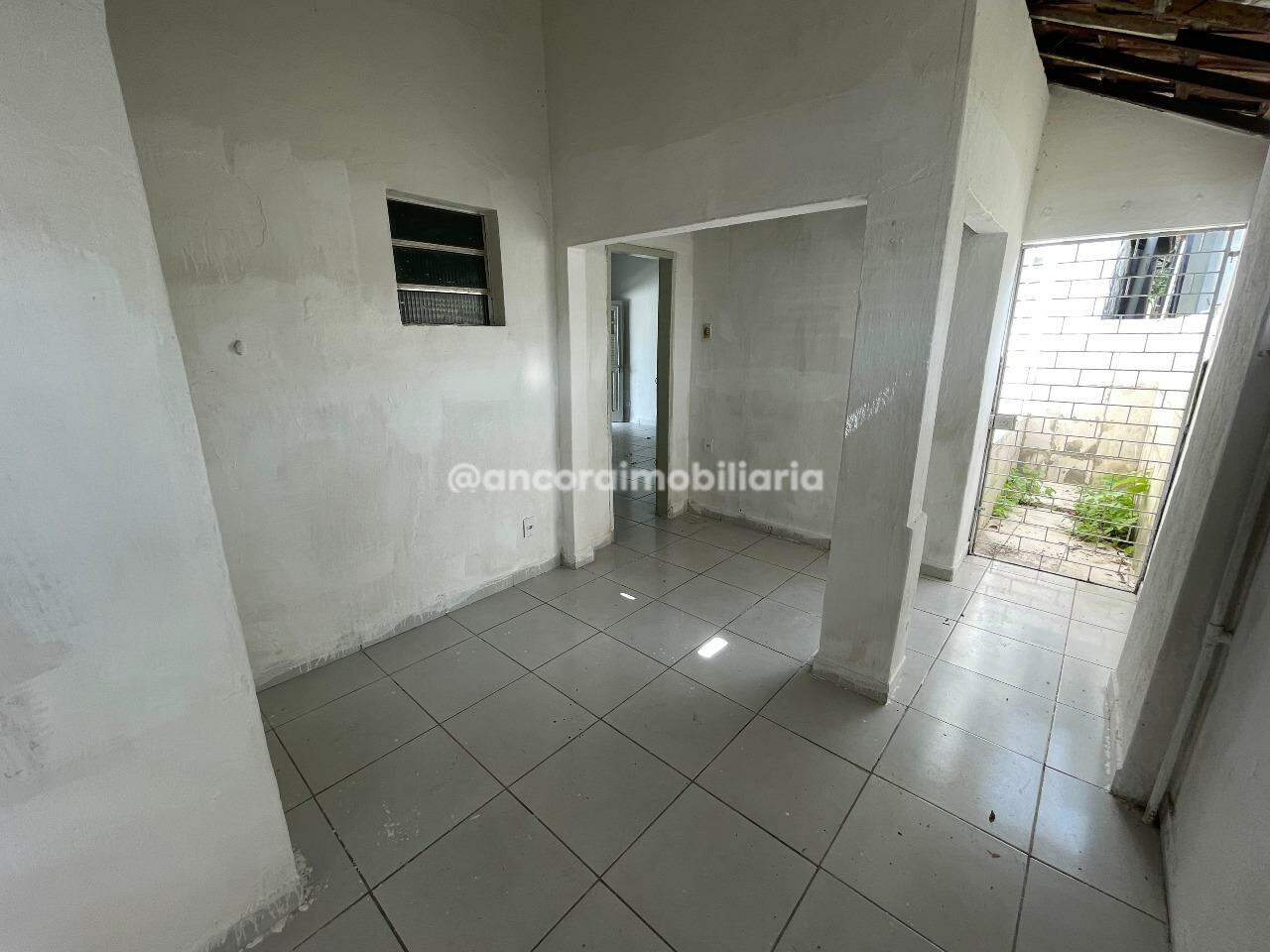 Casa para aluguel no Barro: 