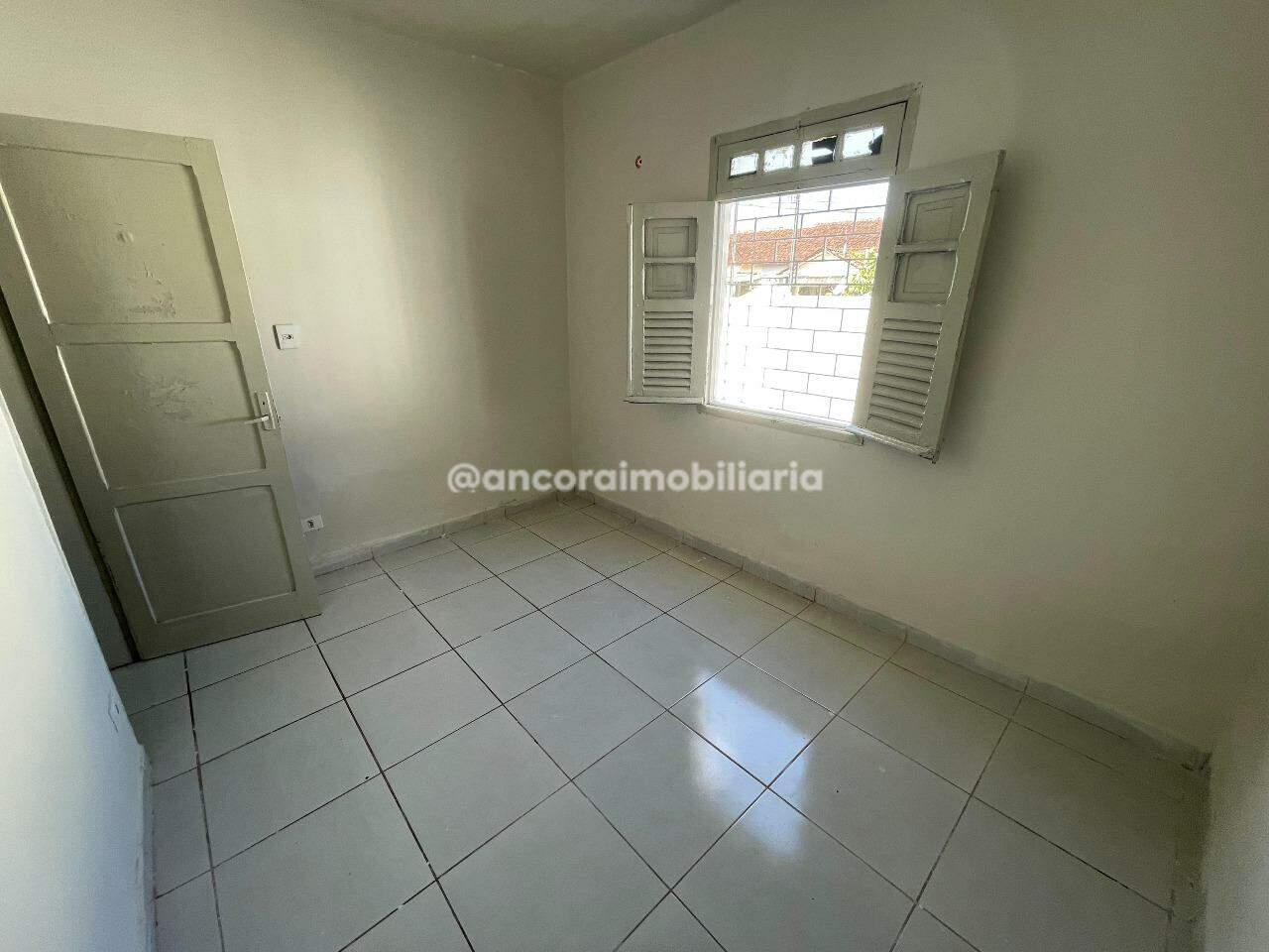 Casa para aluguel no Barro: 